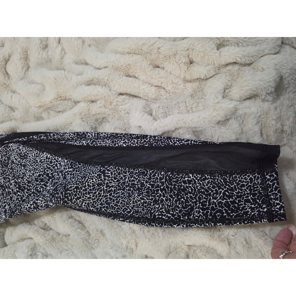 Lululemon High Rise Mesh Panel Leggings Black White Crackle Print Sz 4 - Picture 8 of 8